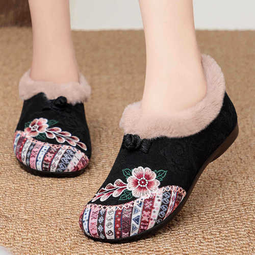 Cotton shoes, women's winter new style, velvet thick cotton shoes, embroidered mother's shoes, casual shoes, step-on cotton boots