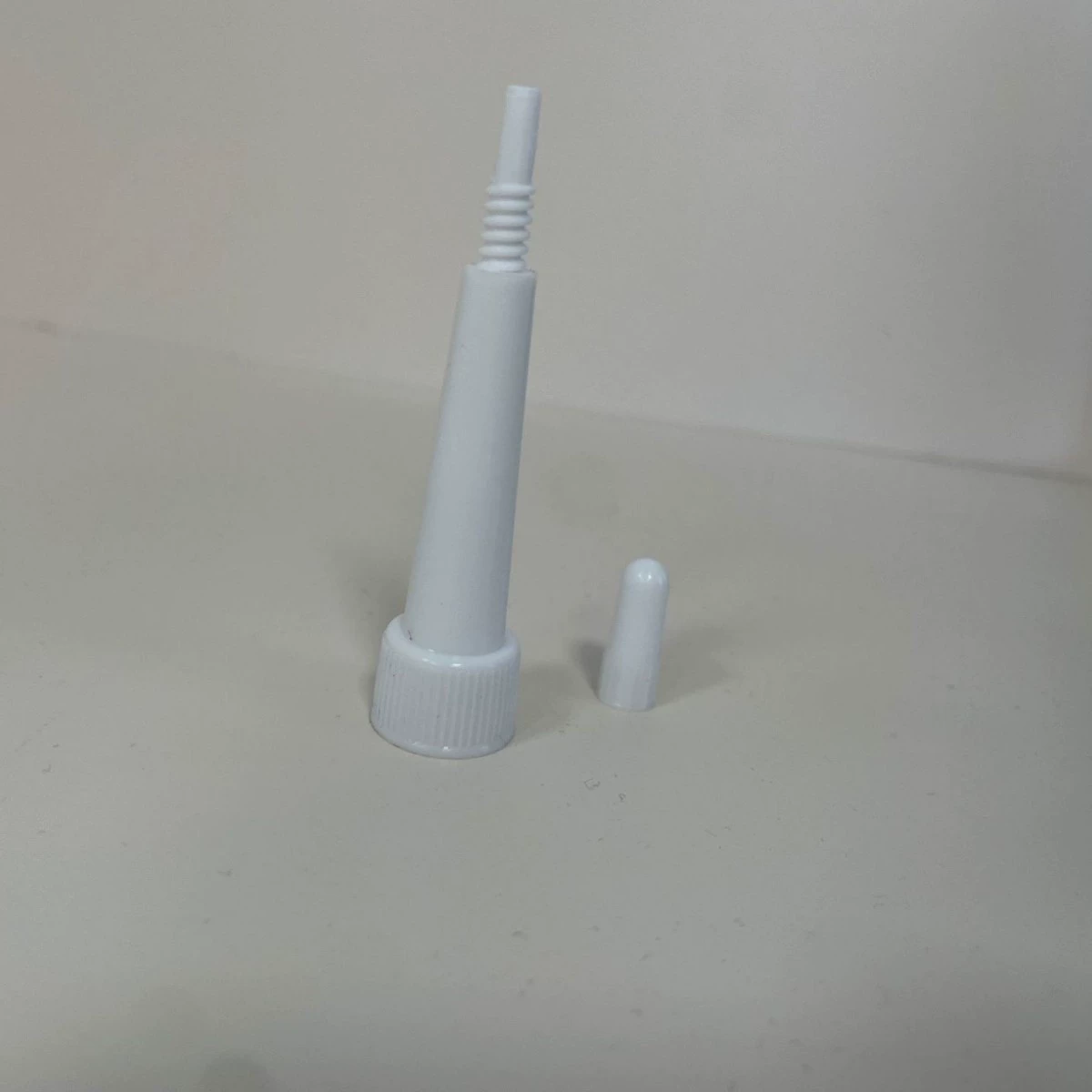 Прямые продажи с завода: универсальные мягкие колпачки с длинным заостренным носиком и защитой от плесени для упаковки масел и косметики, герметичные и непротекаемые.