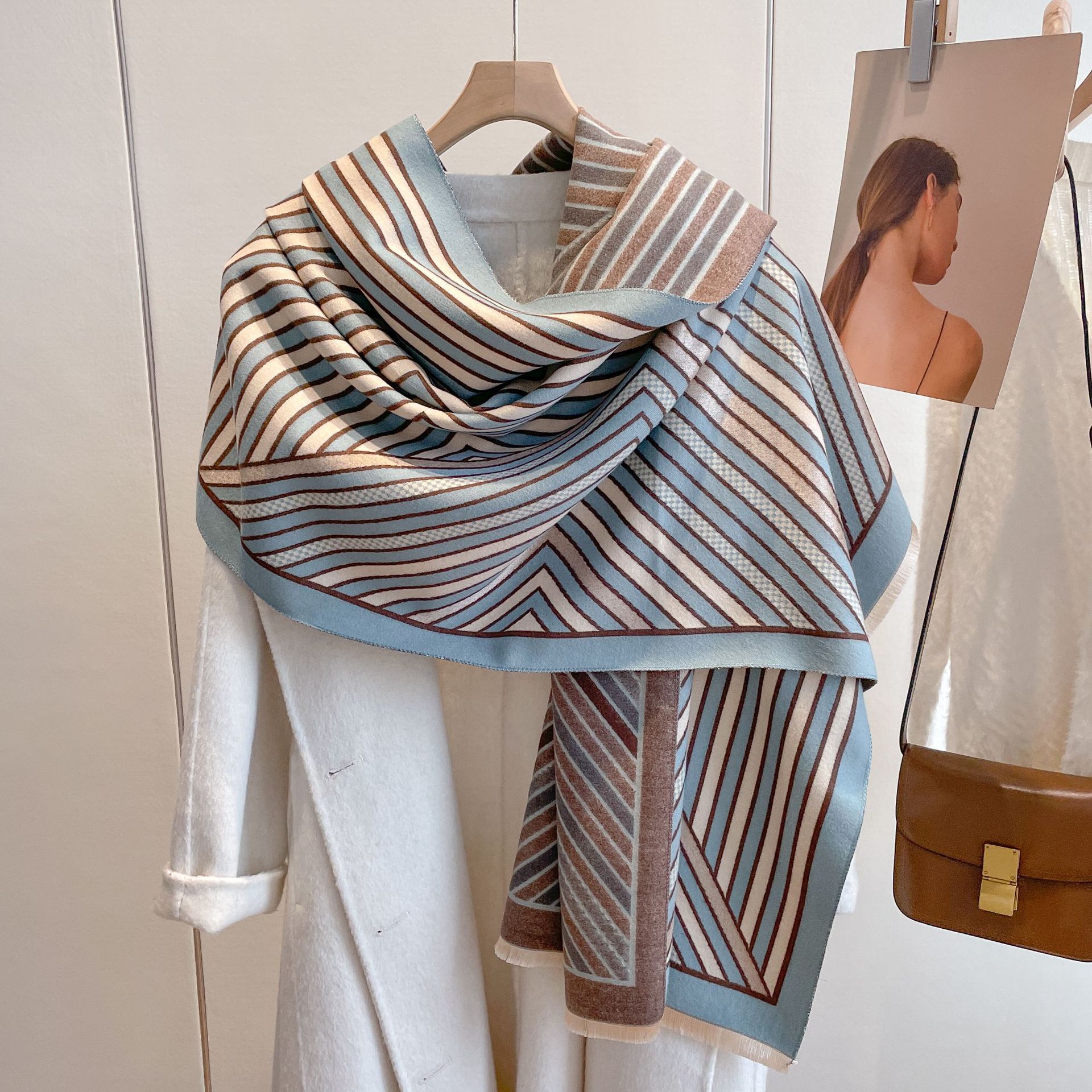 2023 estilo coreano de moda color a juego bufanda a rayas otoño e invierno cálido engrosado largo chal de Cachemira-como bufanda corta para las mujeres