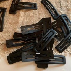 Matte minimalist everyday dark earthy color rectangular fringe hair clip with split hair and Korean-style edge clip