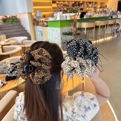 2024 クラウド韓国ファブリックスタイルの女性用ヘアクリップ、高級ファッションヘアピン、後頭部用シャーククリップ、ヒョウ柄ヘアアクセサリー