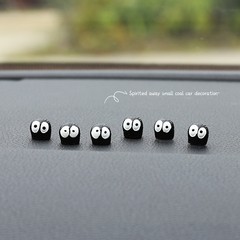 車の小さい黒い石炭のボールは車のバックミラーの中でコンソールの装飾品の電気自動車の車の内装の用品を並べます。