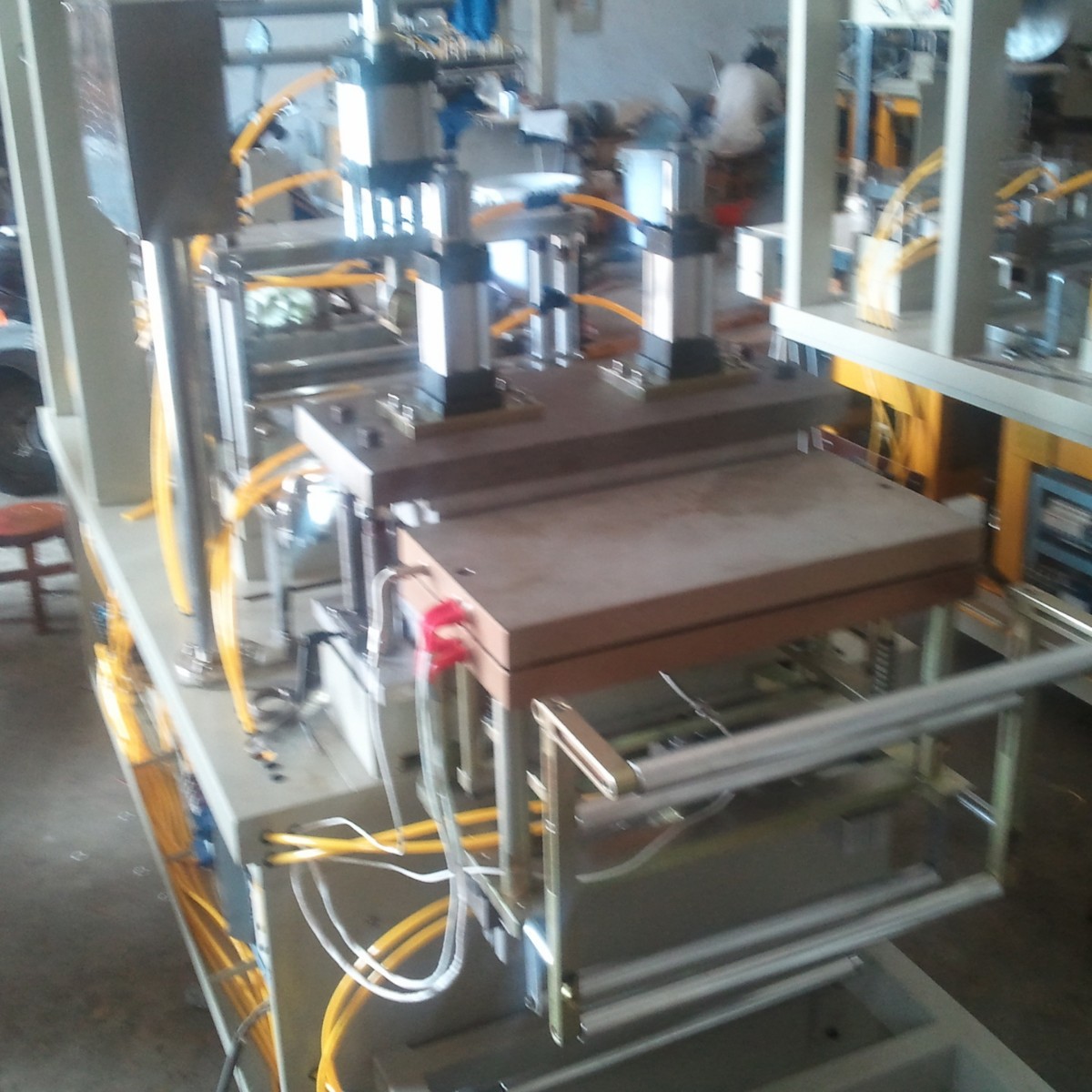 供应杯盖机，全自动杯盖机，托盘机，食品托盘机