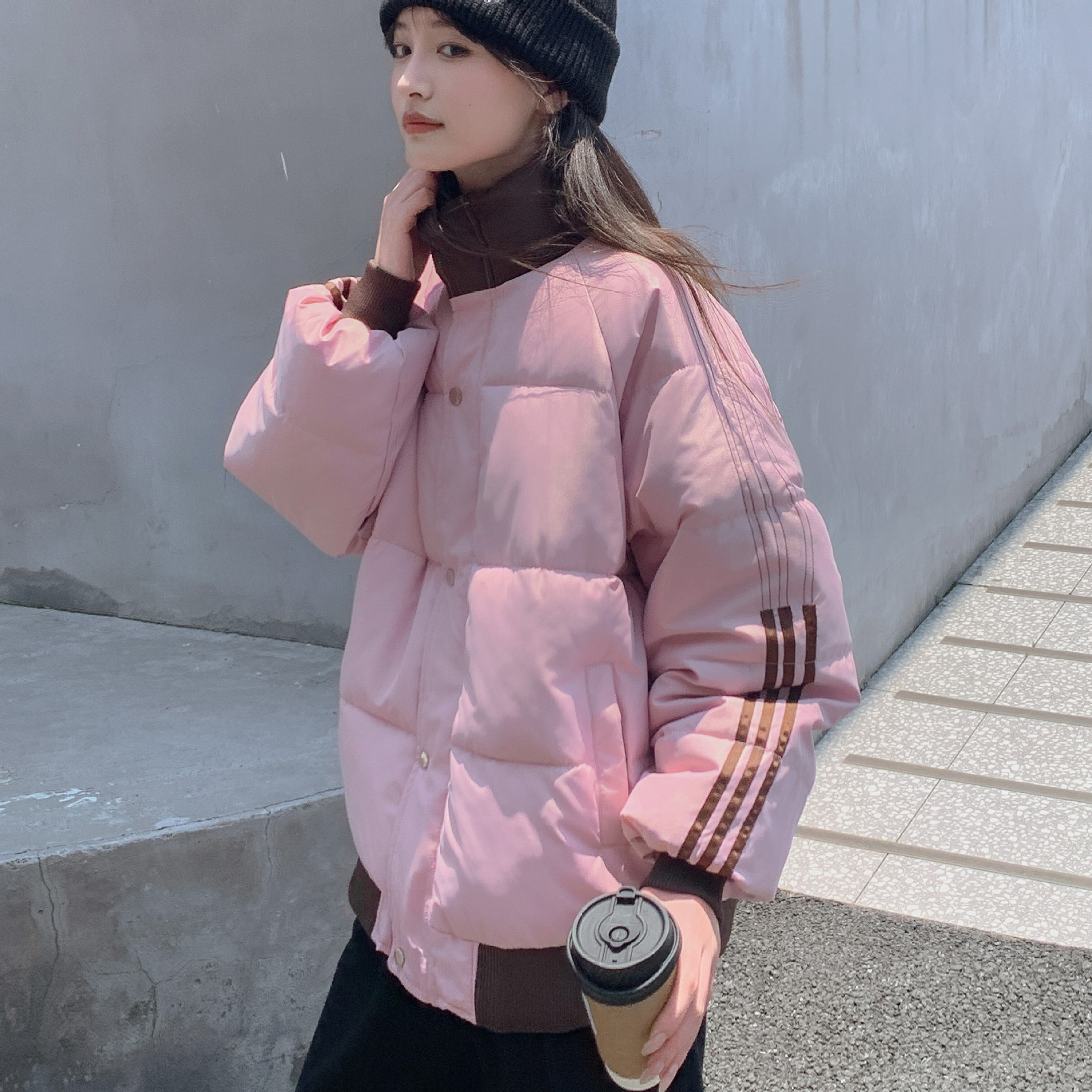 2024 nueva chaqueta de algodón de pluma para mujeres sensación de alta calidad super hermosa chaqueta de algodón de invierno coreana pequeña chaqueta de pareja de algodón