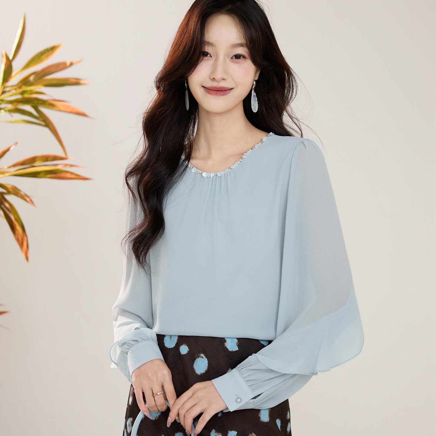 2026 Autumn New Style Long-Sleeved Chiffon Blouse for Women, Round Neck, Beaded, Loose Fit, Elegant Top 2919