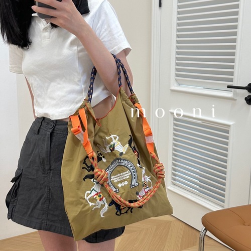 Gao Yuanyuan's same style summer Japanese Ball Chain embroidered shopping bag, trendy niche large-capacity shoulder bag