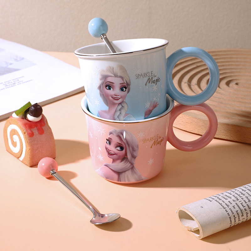 Taza de cerámica para el hogar de la princesa Disney Ice and Snow Aisha Taza de leche de oficina de alto valor con taza de pareja de cuchara