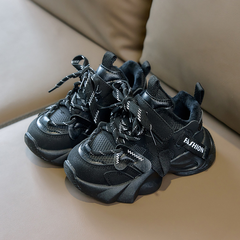 Zapatos deportivos infantiles de invierno nuevos zapatos de terciopelo calientes para padres 2025 nuevos zapatos de corrida para estudiantes de niños y niñas