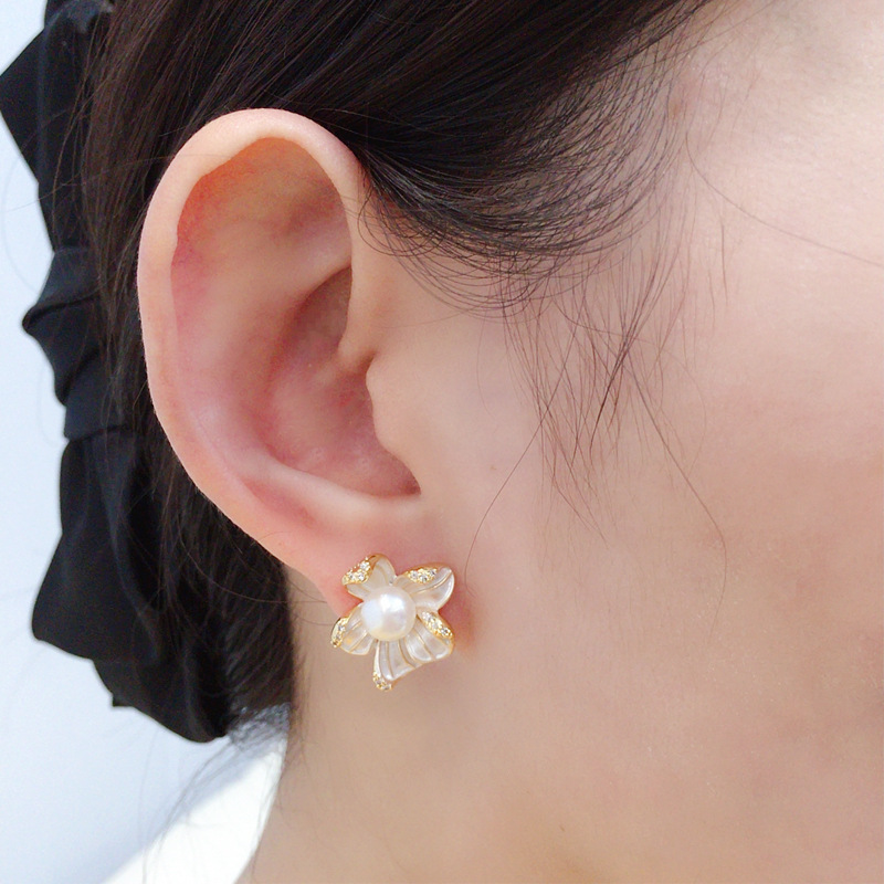 8g Weight Freshwater Pearl, Copper Inlay Material Ear Studs Classification 1 Pair Quantity Wedding, Daily Occasion Flower Pattern Women's Gender Elegant Style 1 Pair Freshwater Pearl Copper Freshwater Pearl Earrings Flower Ear Studs 12