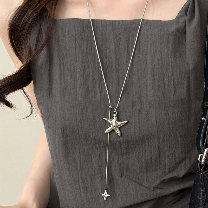 Minimalist Silver Star Pull-Out Necklace for Women, Light Luxury Niche Design, Clavicle Chain, Versatile and Stylish Long Accessory Minimalist Silver Star Pull-Out Necklace for Women, Light Luxury Niche Design, Clavicle Chain, Versatile and Stylish Long Accessory