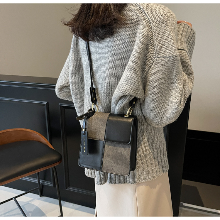 This year, there is a trend of fashionable, versatile, casual and stylish hand-held small square bags for women undefined