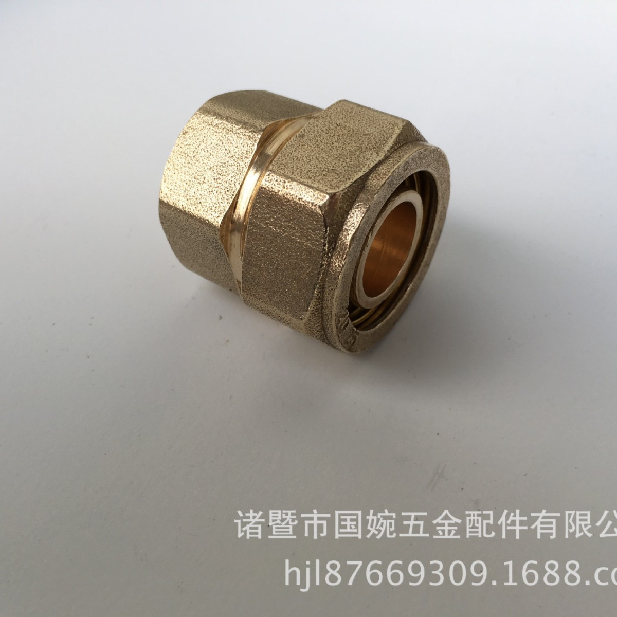 国巨25*3/4F内丝直接 卡套式铜管件 铝塑管铜接头