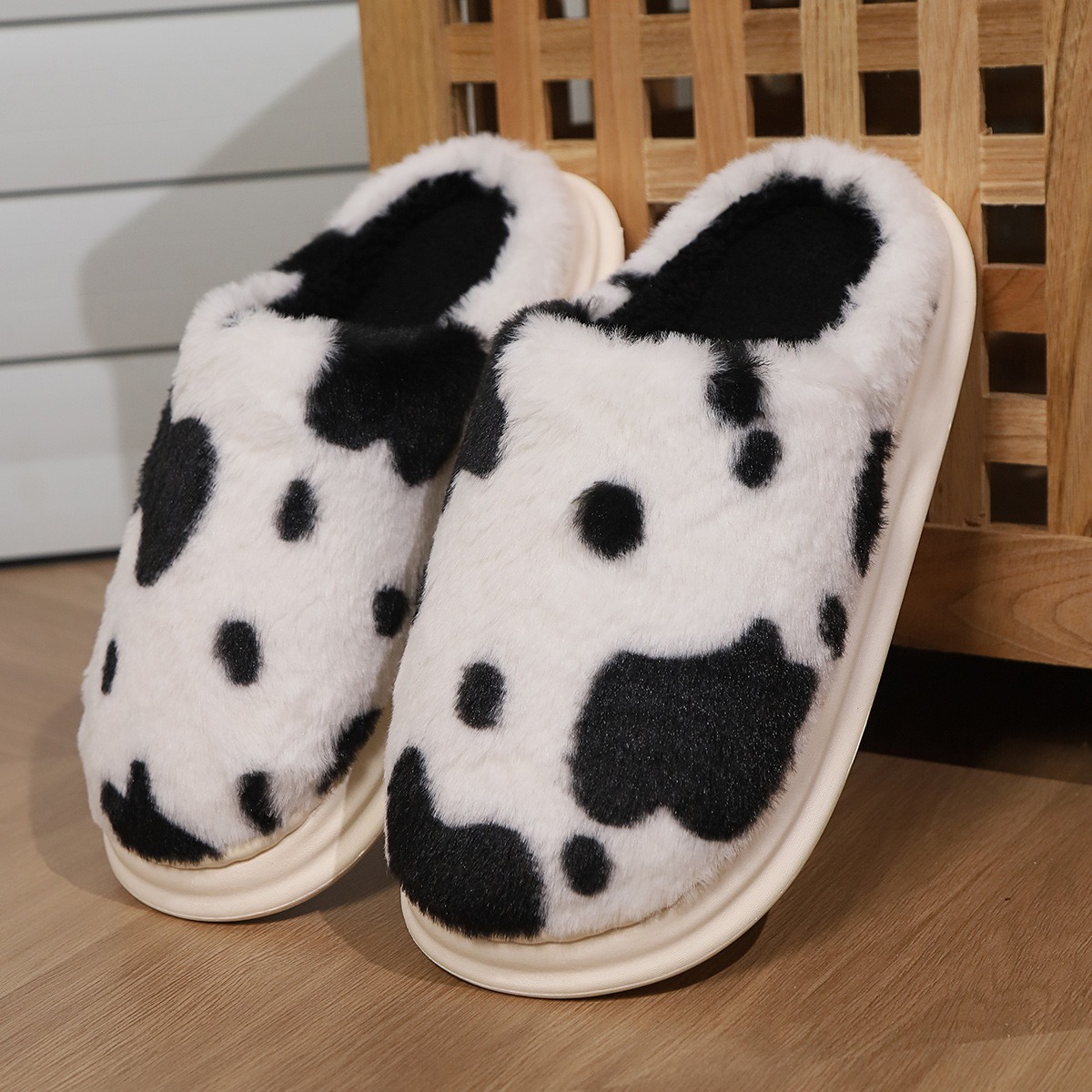 New spotted plush slippers at home comfortable warm bun head non-slip plus fleece thick couple cotton slippers_voghion.com