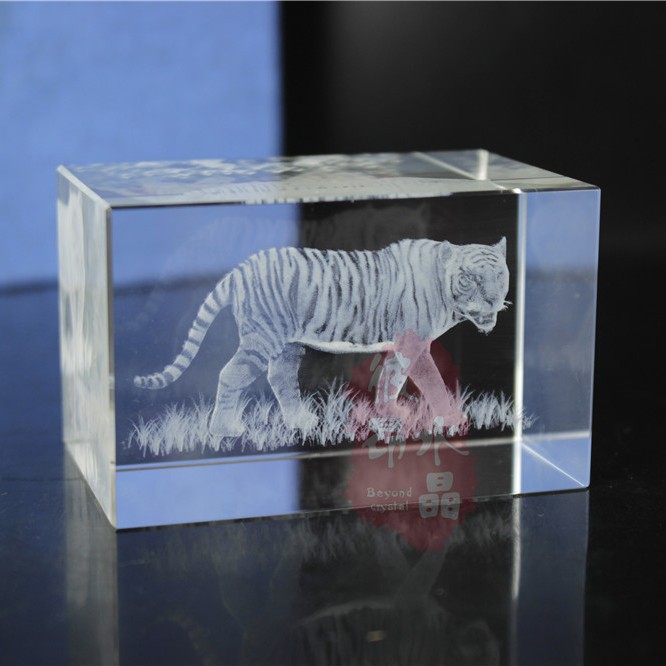 Pequeño puente 3D tallado interior adornos de cristal medusa delfín tortuga fénix dinosaurio y otros regalos conmemorativos del océano