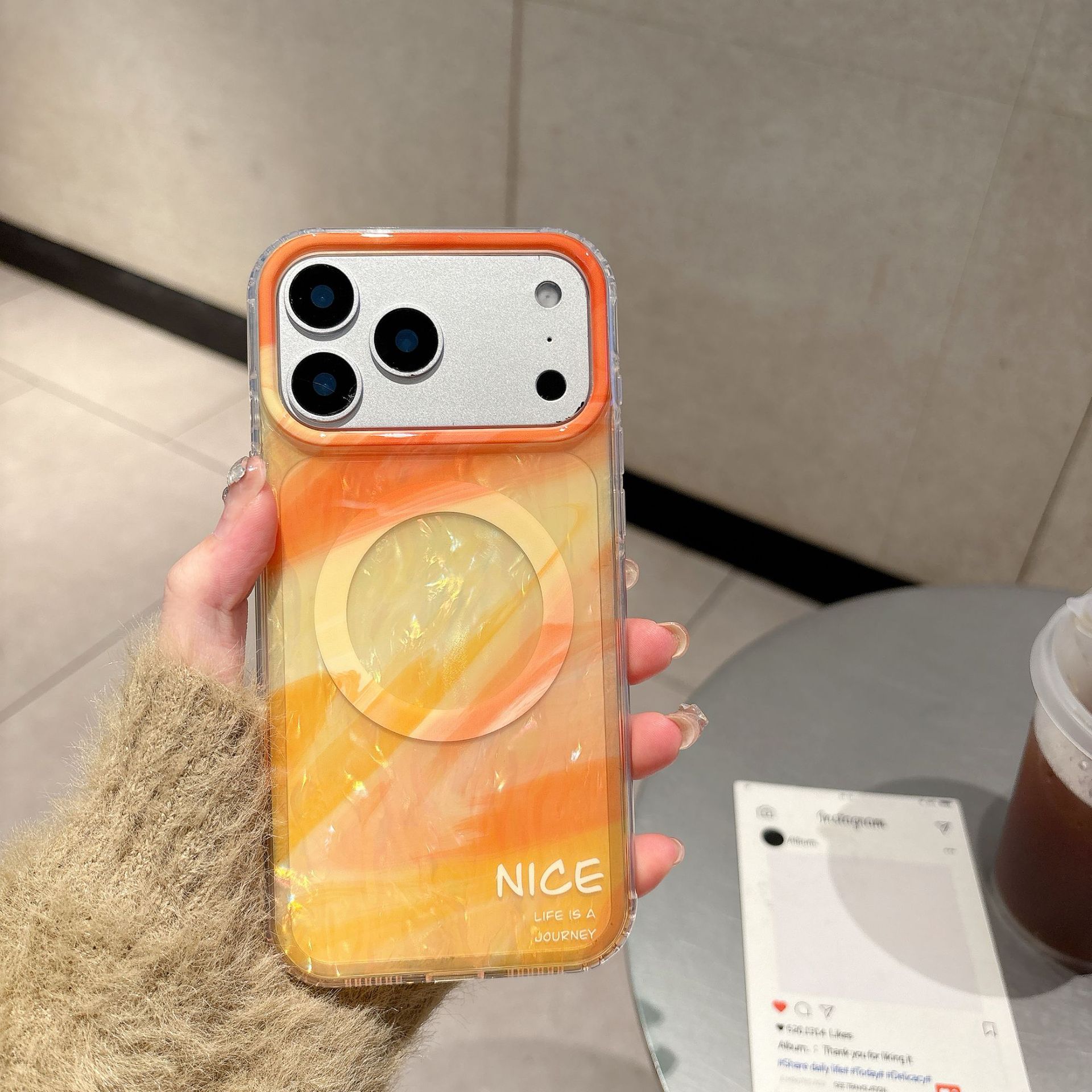 Magnetinis telefono dėklas su gradientu iphone 17 pro max apsauginis_voghion.com