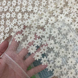 牛奶丝小菊花金线水溶绣花面料网纱蕾丝婚纱礼品袋舞鞋帽布料批发