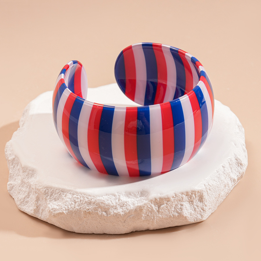 Europa y los Estados Unidos transfronterizos acrílico rayas geométricas anchas aberturas pulseras de nicho simple personalidad alta sensación de exageración brazalete image 5