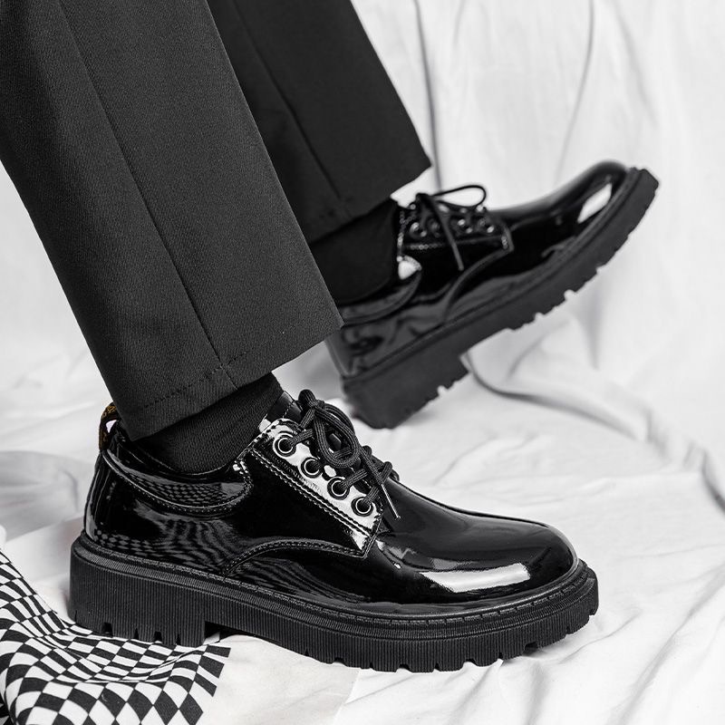 Primavera zapatos de hombre Martin de alto nivel para hombres británicos nuevos vestidos formales de estilo de Hong Kong negocios de boda novio aumento de altura zapatos de cuero negro