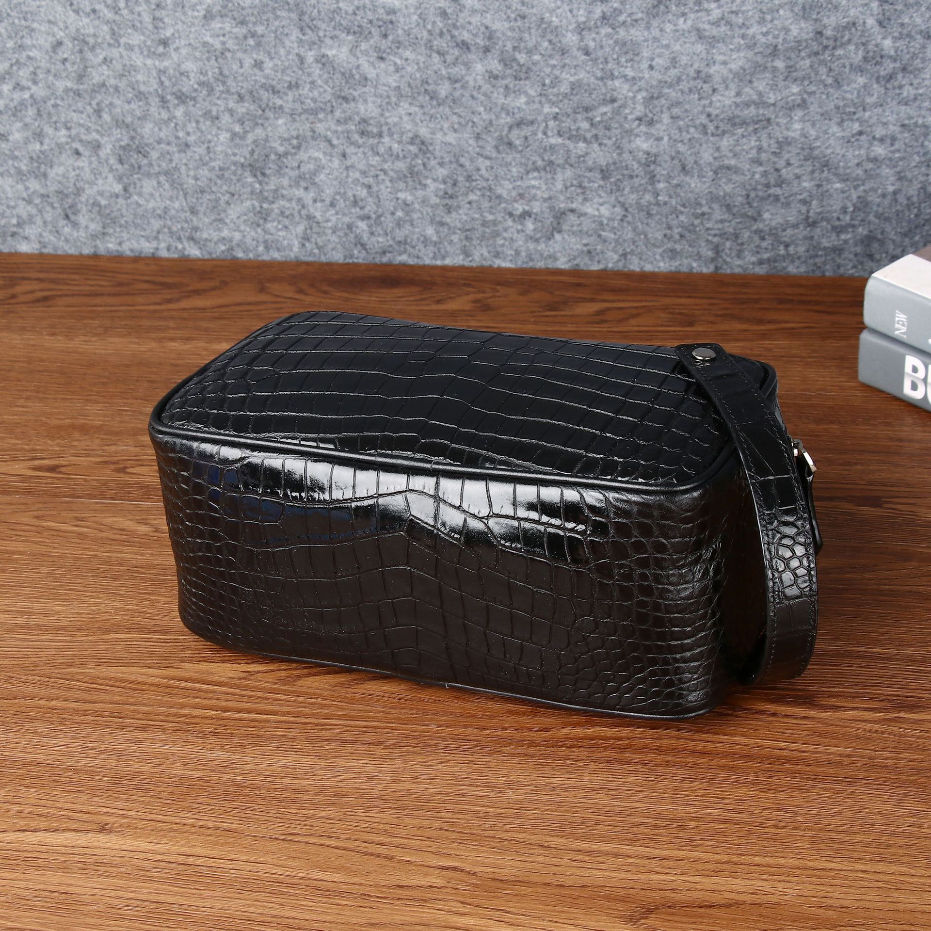 Túi clutch nam họa tiết bụng cá sấu dây kéo đôi dung tích lớn chi tiết 3