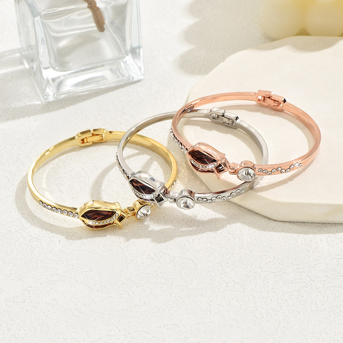 Coreano simple personalidad tulipana cruzada pulsera de doble anillo nicho de diseño femenino lujoso pulsera de pulsera universal pulsera