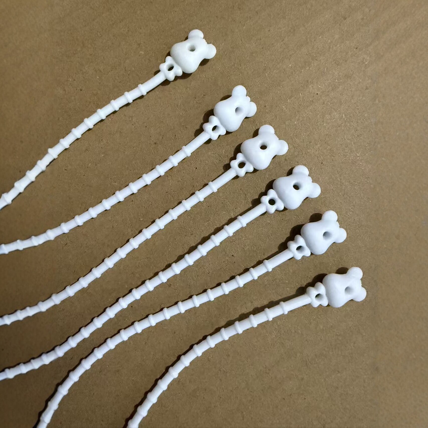 21cm Bear-Shaped Silicone Rope Made of Tbr Material, Retractable Rope Toy Accessory, Labubu Protective Case to Prevent Loss