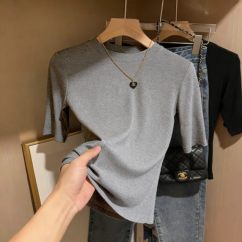 짙은 회색