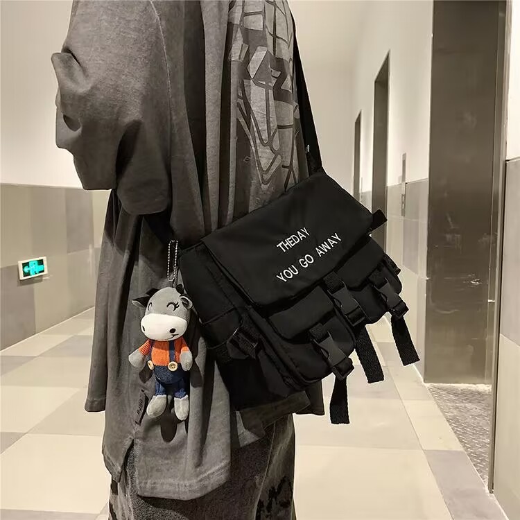 BOLSA EM NYLON DE OMBRO GRANDE - 01