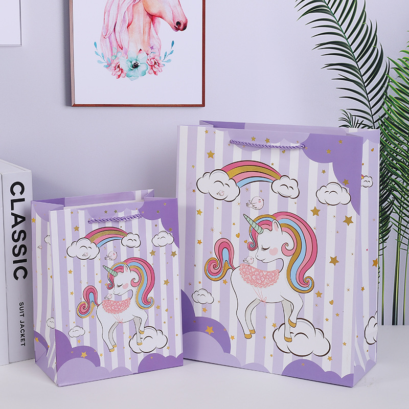 Nuevo estampado unicornio bolsas de regalo cartón blanco embalaje de regalo bolsas de papel comercio exterior bolsa mayorista de inventario