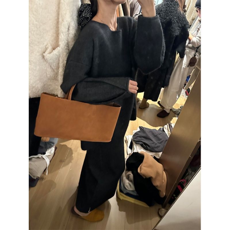 (2개) XIAO QI의 가을과 겨울 옷은 여성용 고급 스타일의 부드러운 왁스 같은 게으른 스웨터와 스커트 니트 투피스 세트 세트와 일치합니다.
