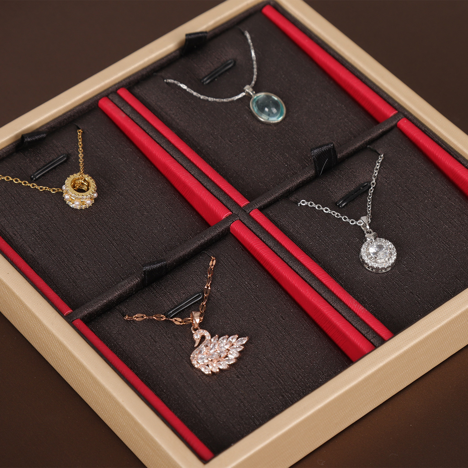 Juego de Exhibidores para Mostrador de Joyas en Cuero