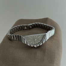 йL±POӋֱŮ2025¿pС߼К|Ůʿֱ