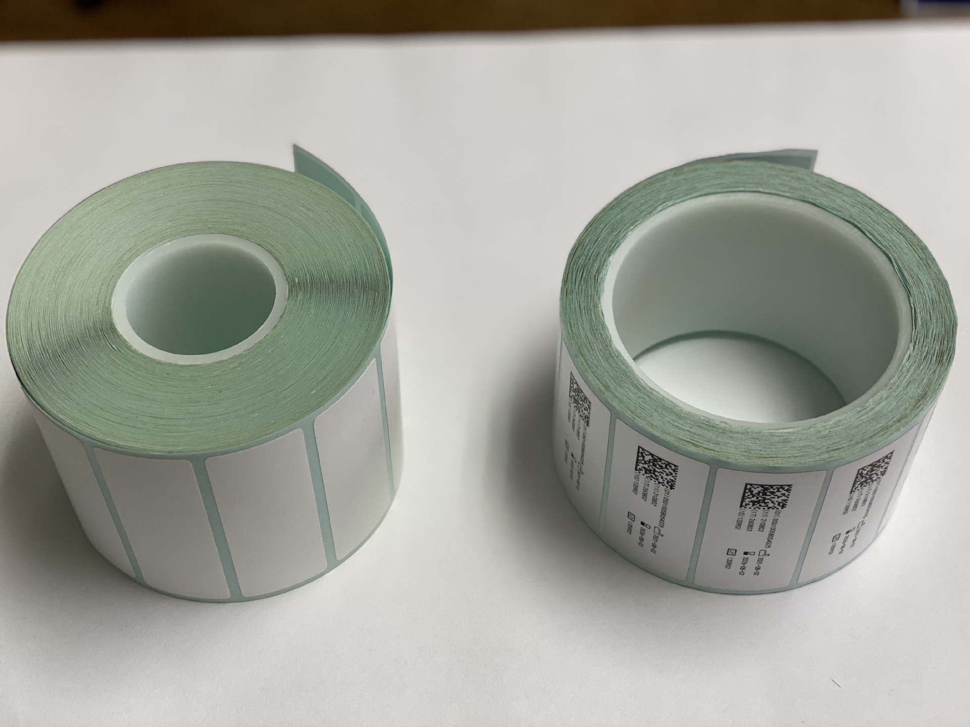 琳得科抗化学品铭版黑底反色覆膜标签高清600DPI可变信息2D吗铭版