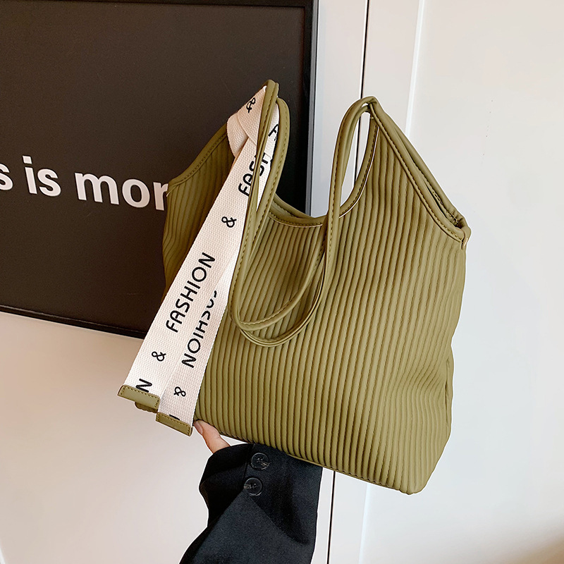 Yksinkertainen ja muodikas naisten laukku vuodelle 2024, uusi korealaistyylinen trendikäs rento, suuren kapasiteetin olkalaukku, huippuluokan tunnelma_voghion.com