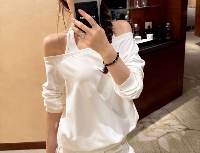 SUNONEON 天丝挂脖宽松慵懒斜肩卫衣女秋季新款美式长袖套头上衣|undefined