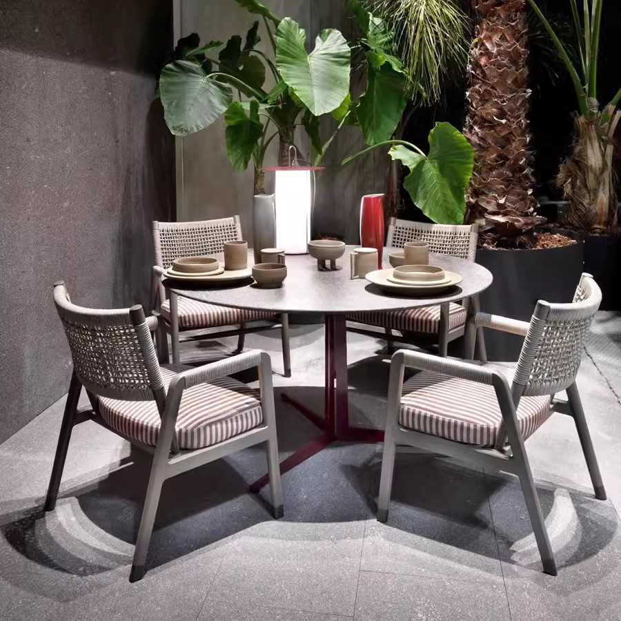 Al aire libre mesa y silla de madera anticorrosiva patio balcón ocio ratán tejido impermeable protector solar teca combinación de silla de jardín de tres piezas