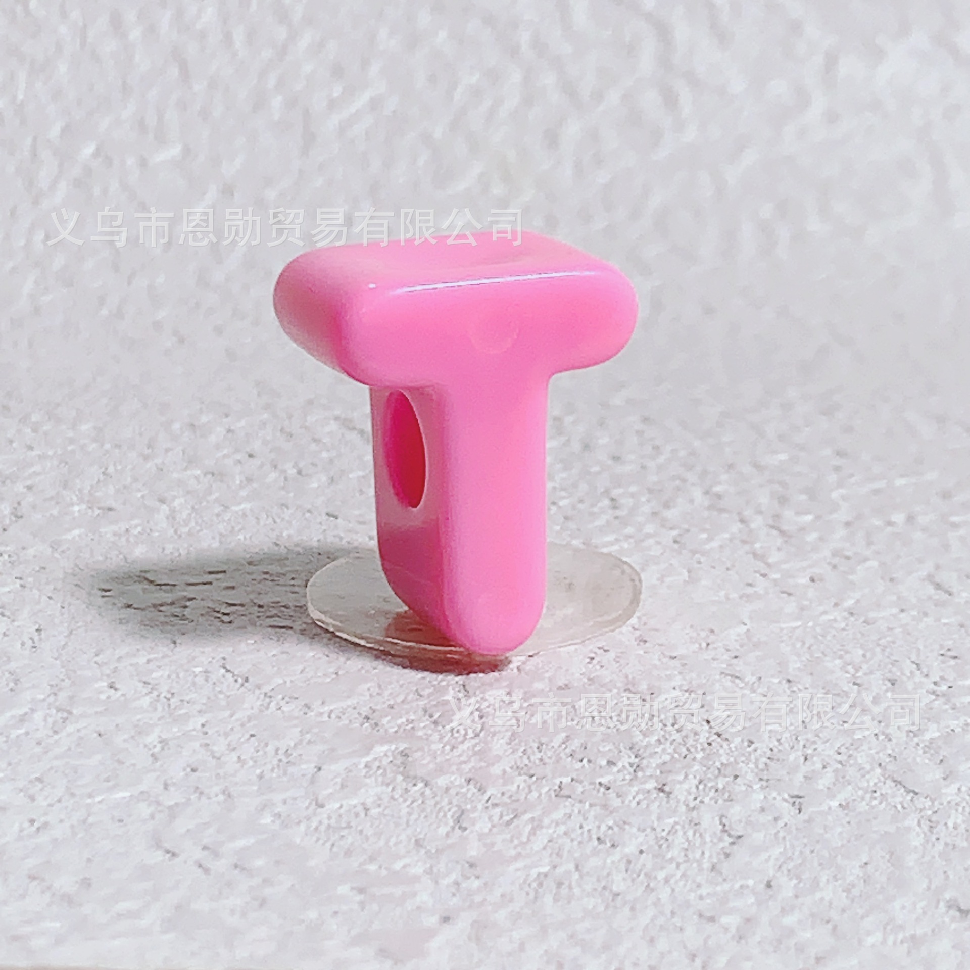 T (pink)