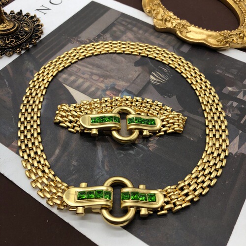 Western medieval diamond-encrusted heavy-duty horseshoe buckle wide chain geometric shape bracelet clavicle chain high-end design jewelry