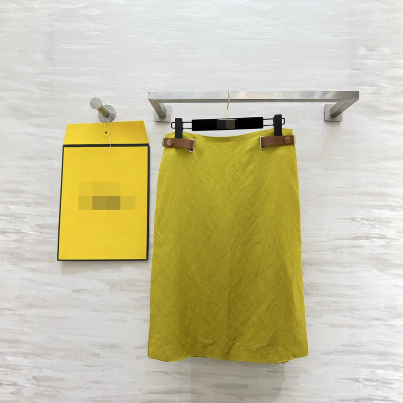 Nanyou Women's Fashionable Commuting Skirt with Side Slit, Mustard Yellow Leather Buckle, Simple Straight Mid-Length Skirt Nanyou Women's Fashionable Commuting Skirt with Side Slit, Mustard Yellow Leather Buckle, Simple Straight Mid-Length Skirt