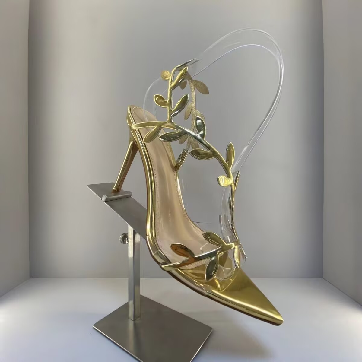 Quality design golden sandals