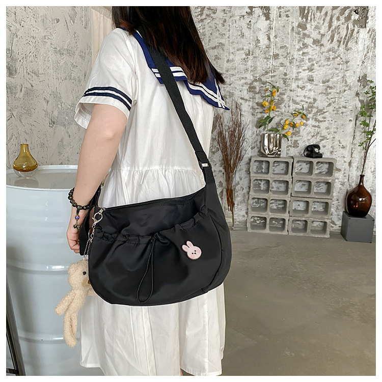 The new 2022 Little Bear canvas small bag for women is simple and versatile. The student dumpling bag is a trendy casual single-shoulder crossbody bag undefined