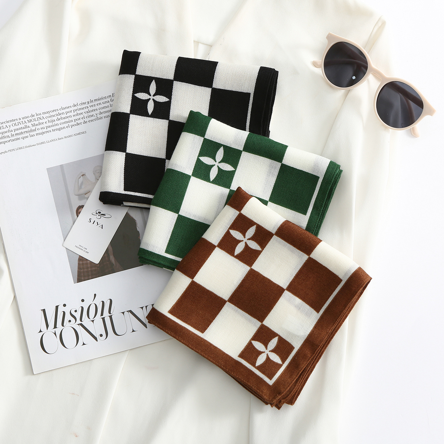 Nuevo estilo de alta calidad a cuadros en blanco y negro bufanda de terciopelo de primavera y otoño para mujer salida estilo cóncavo bufanda de cuello de moda