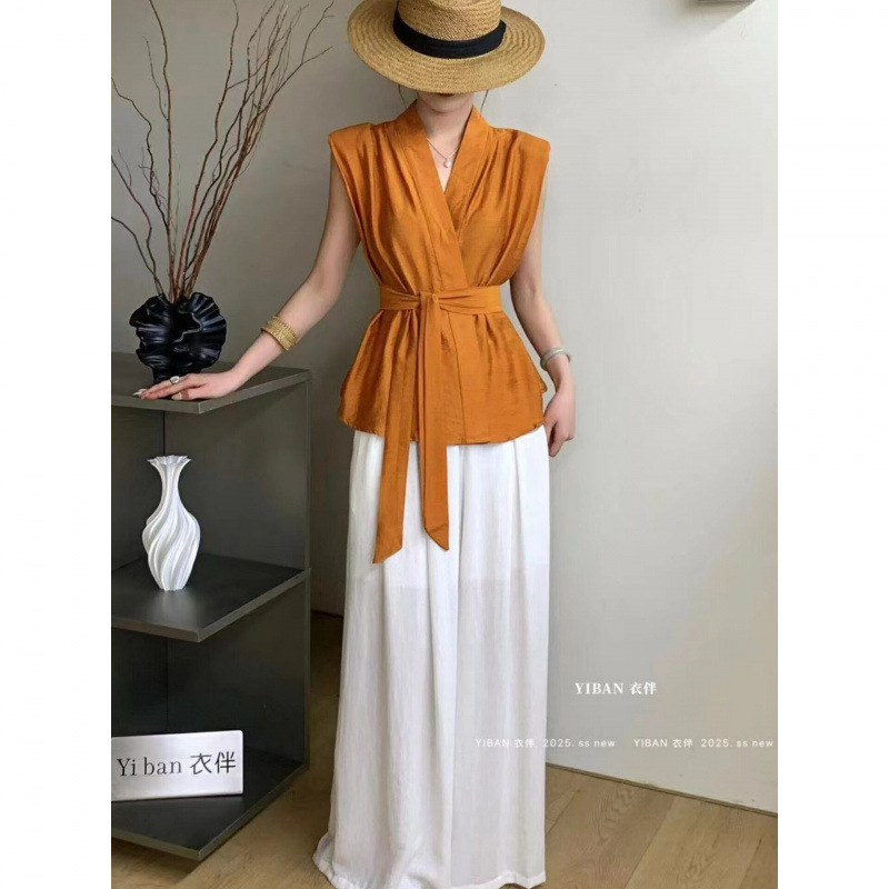 French-style green V-neck sleeveless vest for women, new summer style, slimming and waist-cinching wide-leg pants two-piece set