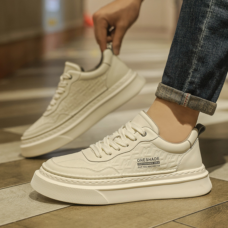 Nuevos zapatos blancos de verano para hombres, zapatos casuales, suela gruesa, tendencia, zapatos deportivos cómodos y versátiles, zapatillas de deporte de tendencia para hombres al por mayor