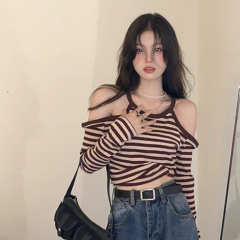 Женская футболка с открытыми плечами в полоску, новинка осени 2025, облегающий укороченный топ с длинным рукавом для студенток.
