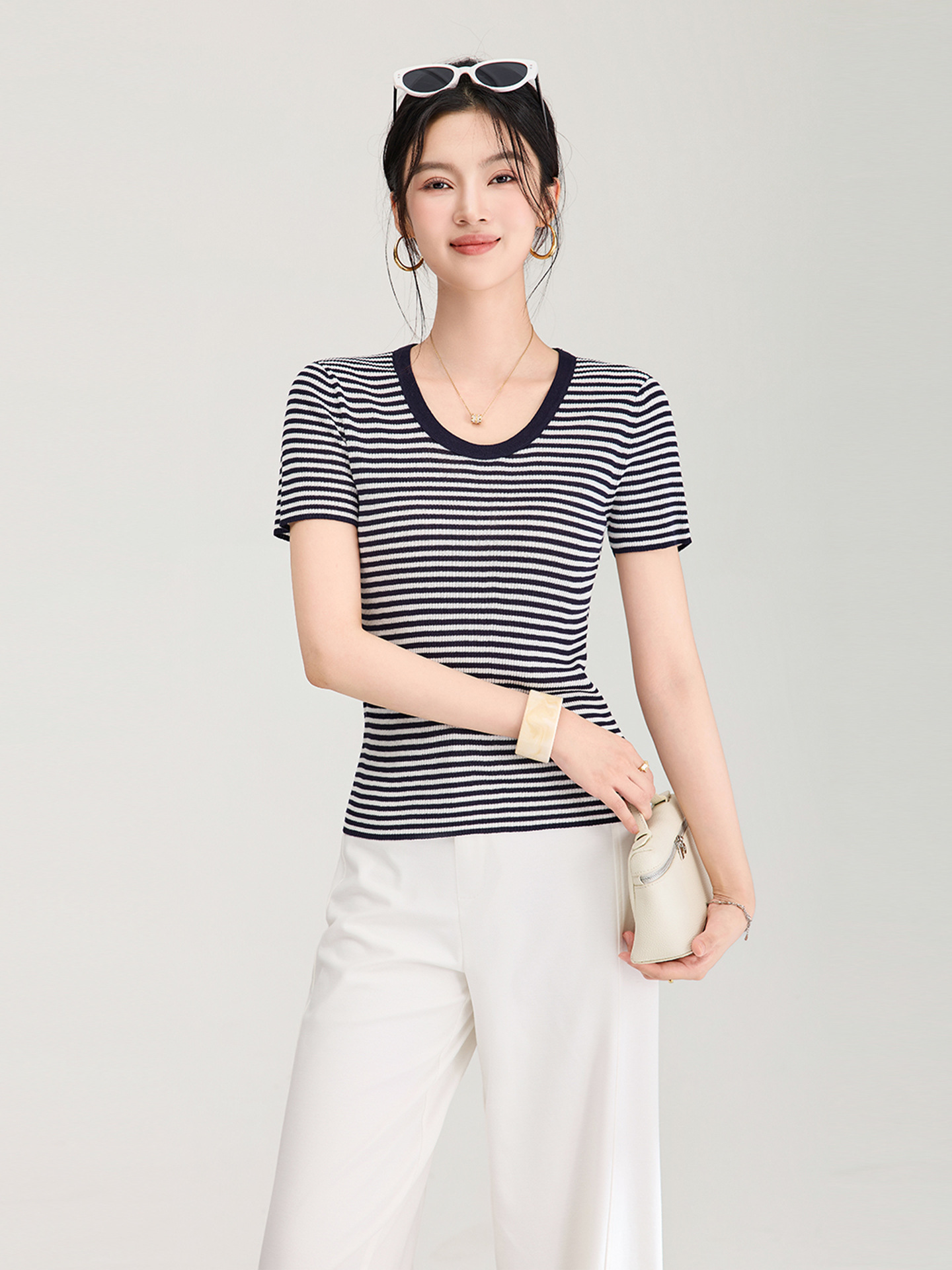Áo thun nữ cổ U dệt kim sợi lanh siêu mịn tay ngắn — màu thiên thanh