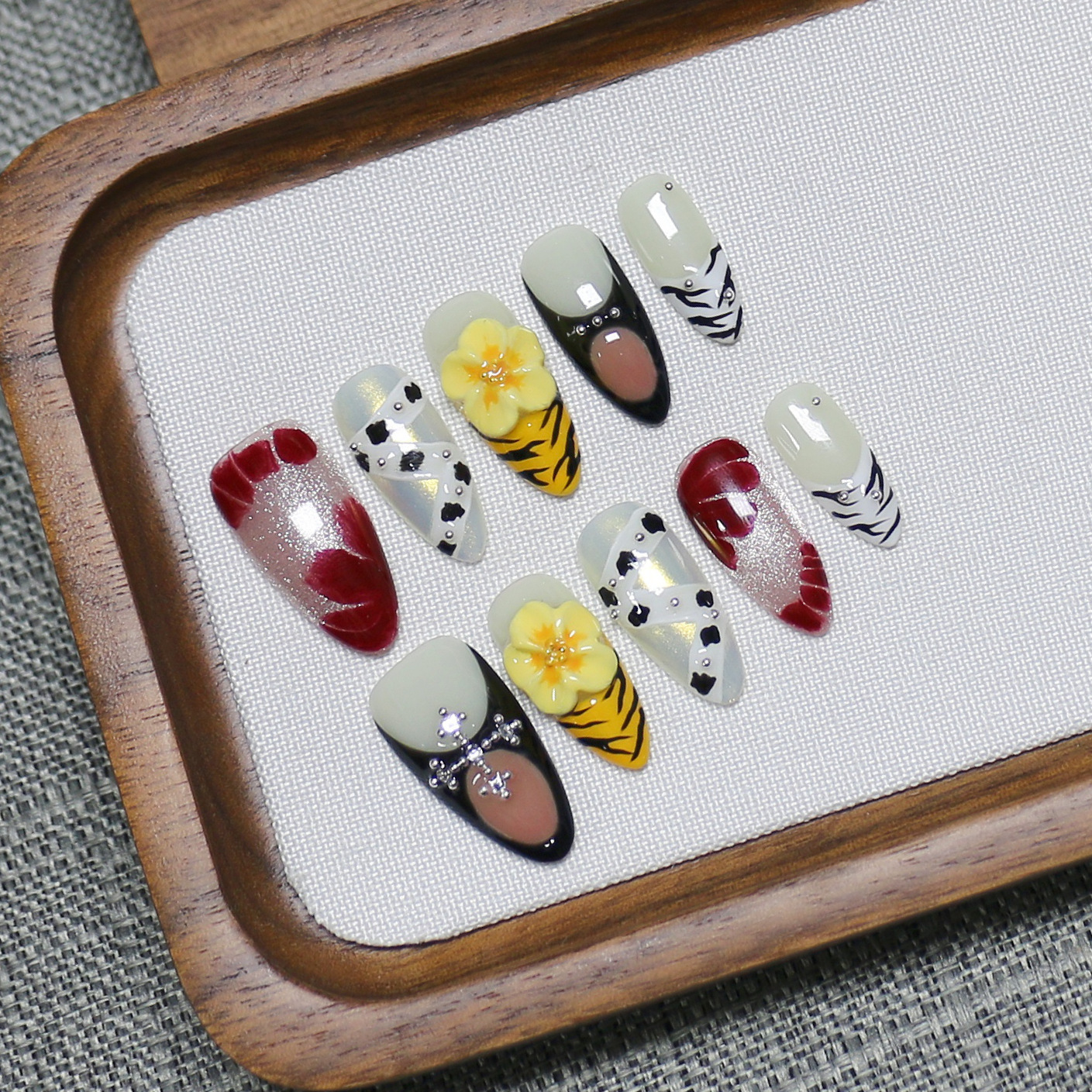 [Colección de manicuras talladas] comercio exterior transfronterizo exclusivamente para usar a mano puro parche de uñas falsas de almendras de estilo europeo y americano