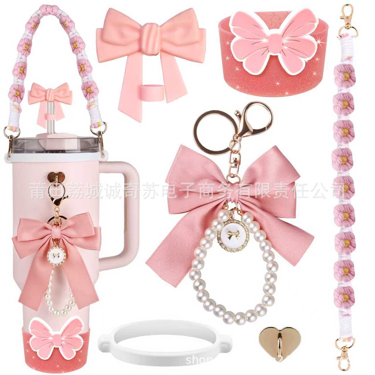 Nuevos productos Stanley taza de agua de mano cadena de taza de flores colgante de amor Begonia gorra de paja bola de peluche llavero