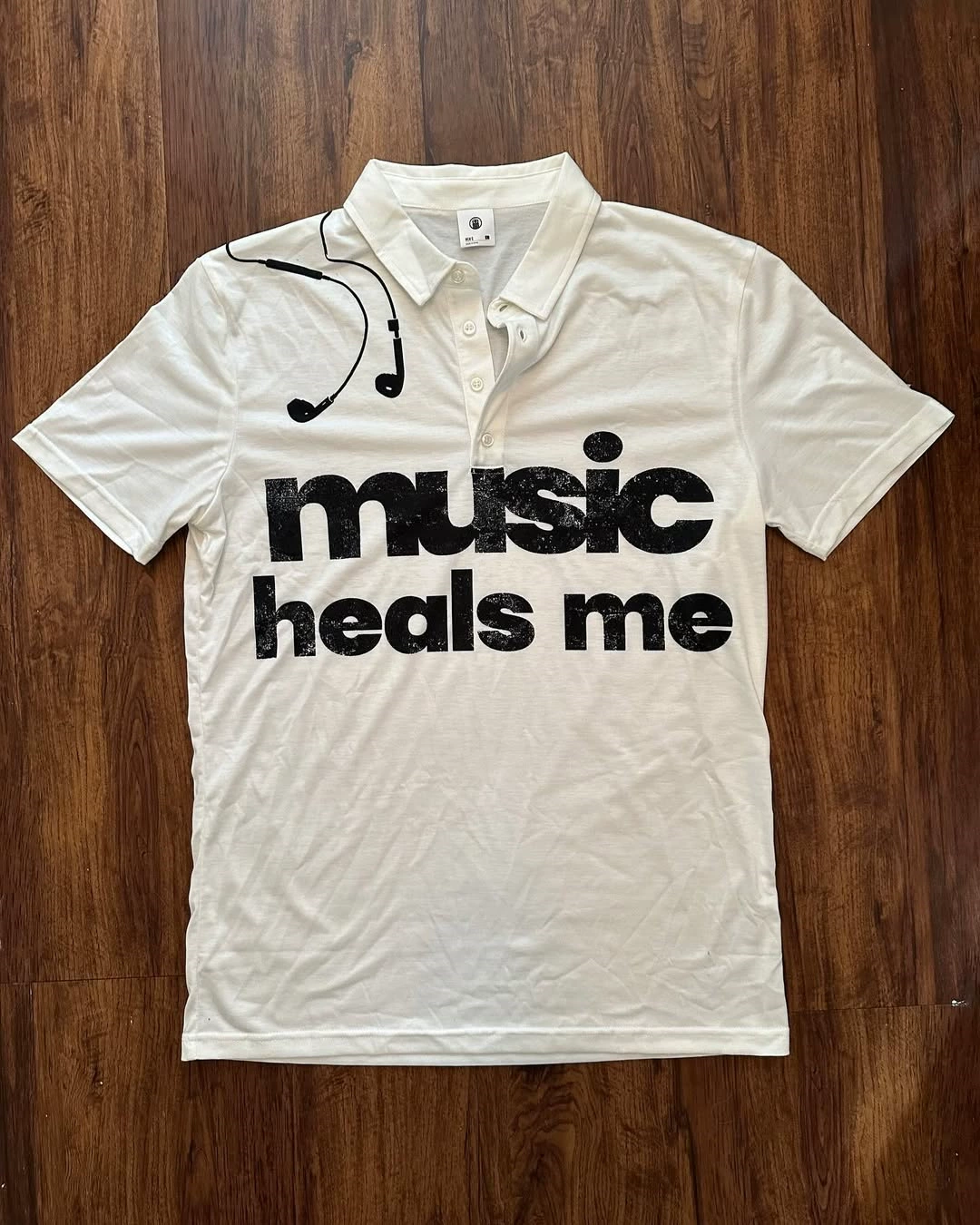 Поло Y2K с коротким рукавом «music heals me», принт, тёмный готический винтаж, белое