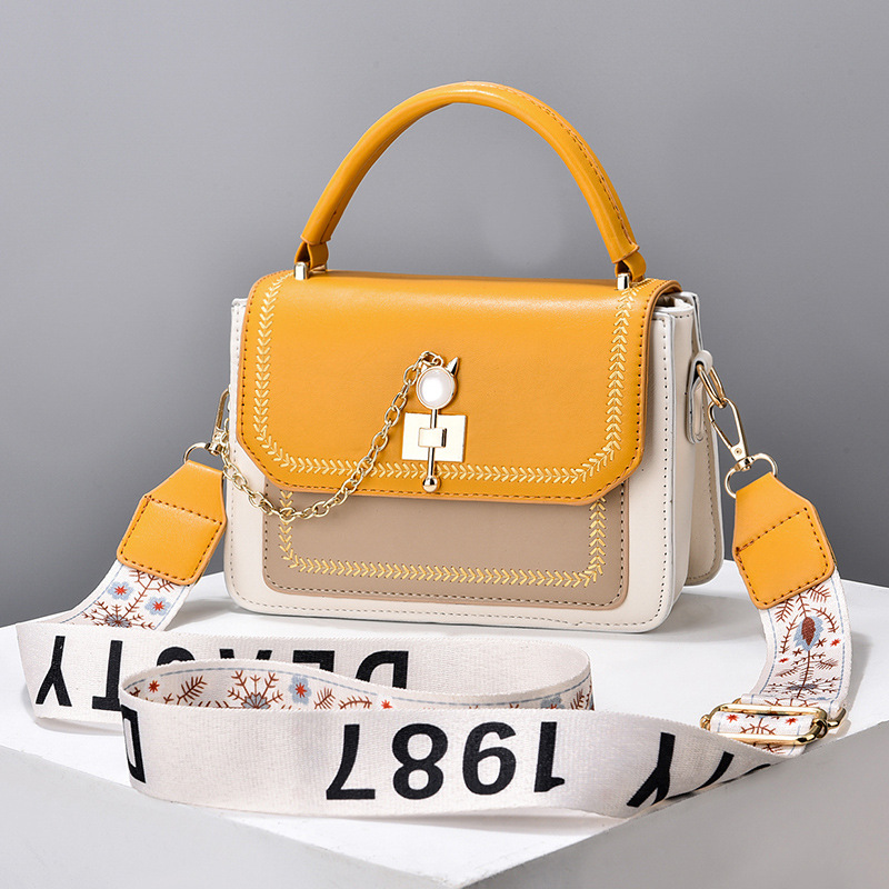 Women's Bag 2023 Spring/Summer New Handheld Crossbody Single Shoulder Bag Color Matching Style Lock Buckle Internet Popular Popular Girl Bag Versatile Women's Bag 2023 Spring/Summer New Handheld Crossbody Single Shoulder Bag Color Matching Style Lock Buckle Internet Popular Popular Girl Bag Versatile