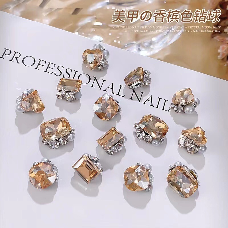 New Sparkling Champagne-Colored Nail Art Accessories with Trendy Transparent Crystal Tilted Heart-Shaped 3D Nail Rhinestones